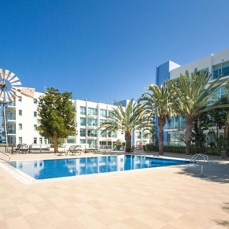 Lucile - Coralli Beachfront Apartment Paralimni Exteriör bild