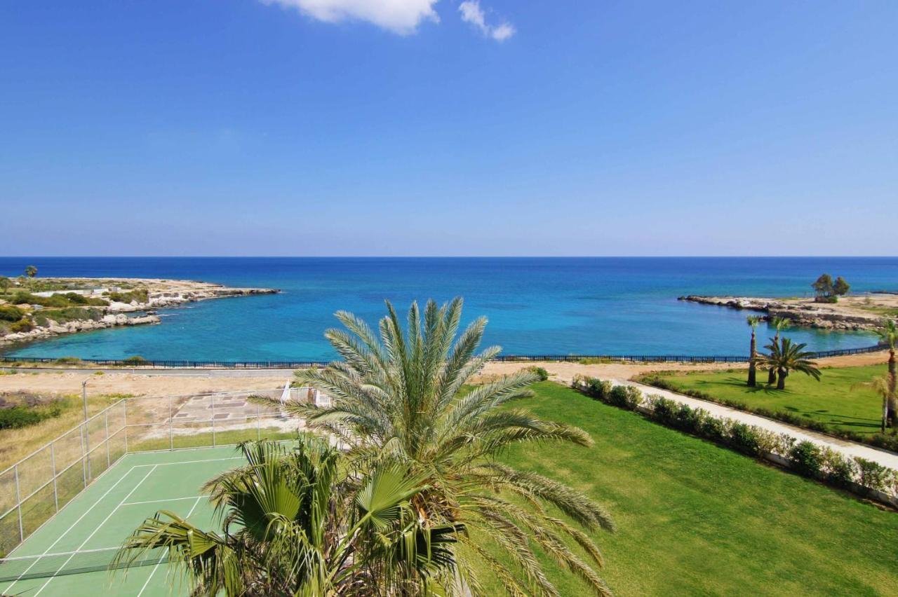 Lucile - Coralli Beachfront Apartment Paralimni Exteriör bild