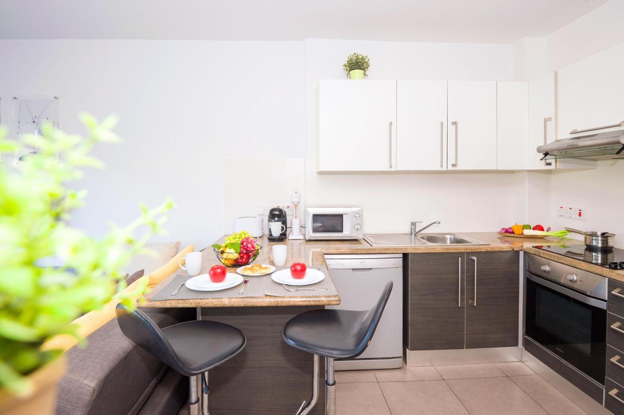 Lucile - Coralli Beachfront Apartment Paralimni Exteriör bild