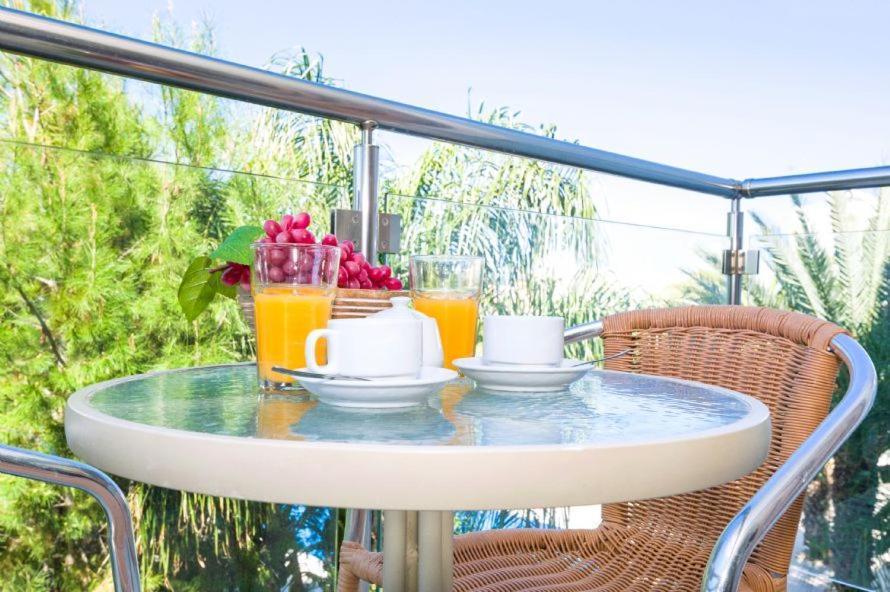 Lucile - Coralli Beachfront Apartment Paralimni Exteriör bild